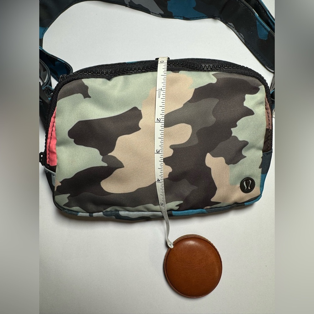 NWOT Lululemon Everywhere Belt Bag *1L Heritage 365 Camo Guava Pink Multi Unisex - Picture 8 of 9